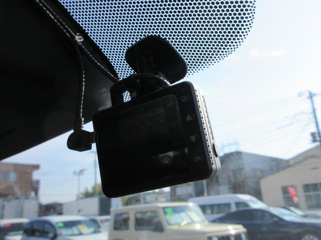 アウトランダーＰＨＥＶ Ｇプレミアムパッケージ　４ＷＤ　本革シート　純正８インチナビ　フルセグＴＶ　全周囲カメラ　パワーバックドア　レーダークルーズコントロール　パドルシフト　ドライブレコーダー　ＥＴＣ　シートヒーター　パワーシート　充電ケーブル（28枚目）