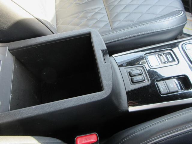 アウトランダーＰＨＥＶ Ｇプレミアムパッケージ　４ＷＤ　本革シート　純正８インチナビ　フルセグＴＶ　全周囲カメラ　パワーバックドア　レーダークルーズコントロール　パドルシフト　ドライブレコーダー　ＥＴＣ　シートヒーター　パワーシート　充電ケーブル（45枚目）