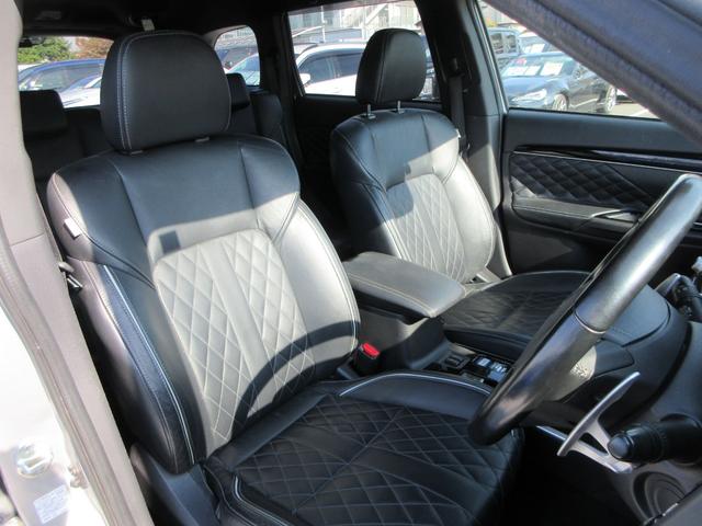 アウトランダーＰＨＥＶ Ｇプレミアムパッケージ　４ＷＤ　本革シート　純正８インチナビ　フルセグＴＶ　全周囲カメラ　パワーバックドア　レーダークルーズコントロール　パドルシフト　ドライブレコーダー　ＥＴＣ　シートヒーター　パワーシート　充電ケーブル（48枚目）