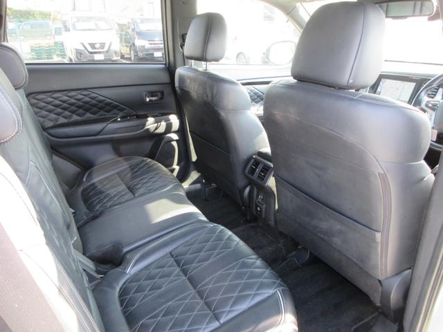 アウトランダーＰＨＥＶ Ｇプレミアムパッケージ　４ＷＤ　本革シート　純正８インチナビ　フルセグＴＶ　全周囲カメラ　パワーバックドア　レーダークルーズコントロール　パドルシフト　ドライブレコーダー　ＥＴＣ　シートヒーター　パワーシート　充電ケーブル（49枚目）