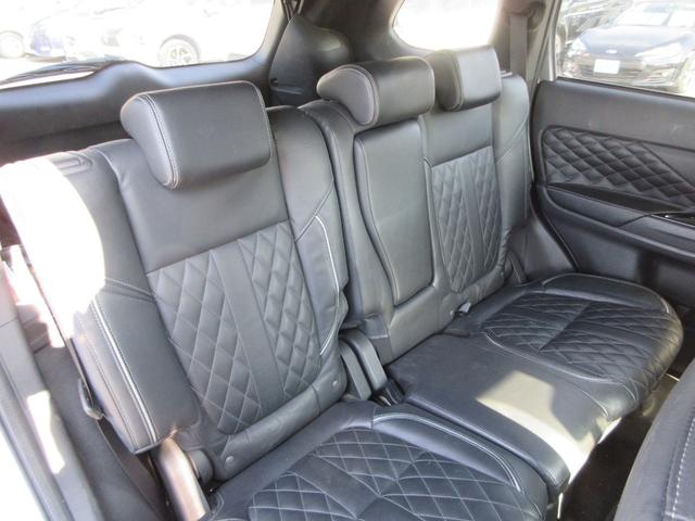 アウトランダーＰＨＥＶ Ｇプレミアムパッケージ　４ＷＤ　本革シート　純正８インチナビ　フルセグＴＶ　全周囲カメラ　パワーバックドア　レーダークルーズコントロール　パドルシフト　ドライブレコーダー　ＥＴＣ　シートヒーター　パワーシート　充電ケーブル（50枚目）