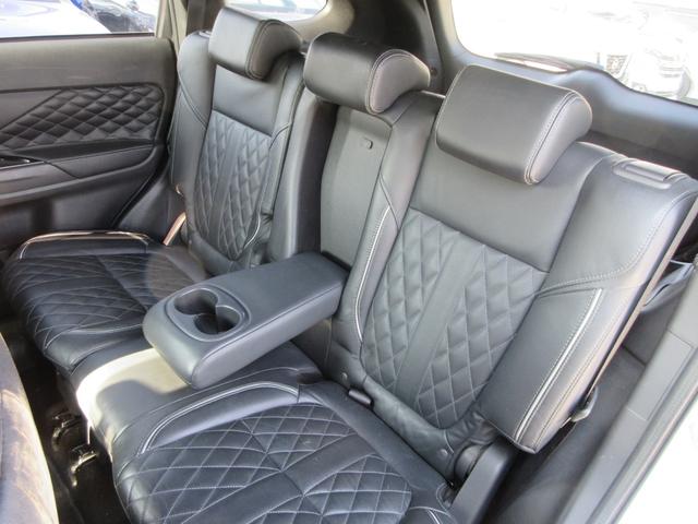 アウトランダーＰＨＥＶ Ｇプレミアムパッケージ　４ＷＤ　本革シート　純正８インチナビ　フルセグＴＶ　全周囲カメラ　パワーバックドア　レーダークルーズコントロール　パドルシフト　ドライブレコーダー　ＥＴＣ　シートヒーター　パワーシート　充電ケーブル（54枚目）