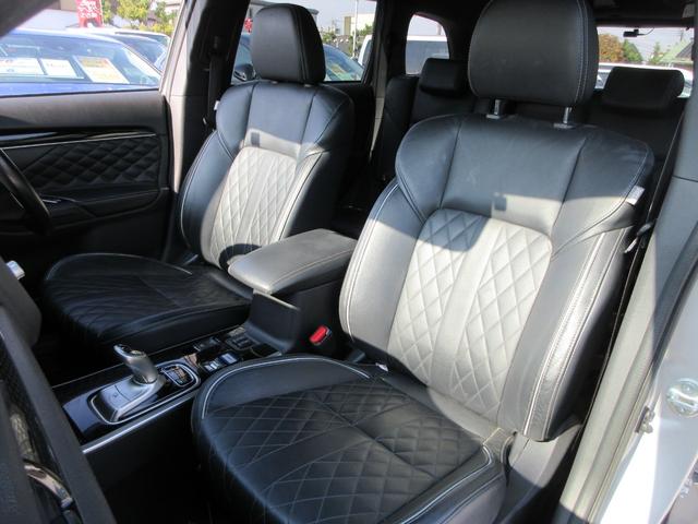 アウトランダーＰＨＥＶ Ｇプレミアムパッケージ　４ＷＤ　本革シート　純正８インチナビ　フルセグＴＶ　全周囲カメラ　パワーバックドア　レーダークルーズコントロール　パドルシフト　ドライブレコーダー　ＥＴＣ　シートヒーター　パワーシート　充電ケーブル（56枚目）