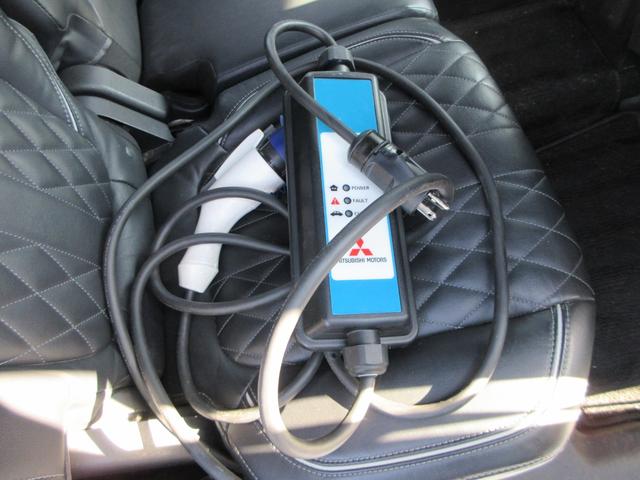 アウトランダーＰＨＥＶ Ｇプレミアムパッケージ　４ＷＤ　本革シート　純正８インチナビ　フルセグＴＶ　全周囲カメラ　パワーバックドア　レーダークルーズコントロール　パドルシフト　ドライブレコーダー　ＥＴＣ　シートヒーター　パワーシート　充電ケーブル（57枚目）