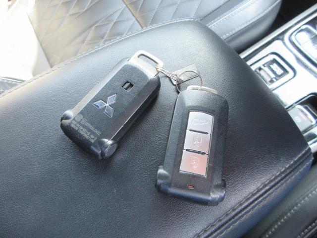 アウトランダーＰＨＥＶ Ｇプレミアムパッケージ　４ＷＤ　本革シート　純正８インチナビ　フルセグＴＶ　全周囲カメラ　パワーバックドア　レーダークルーズコントロール　パドルシフト　ドライブレコーダー　ＥＴＣ　シートヒーター　パワーシート　充電ケーブル（58枚目）