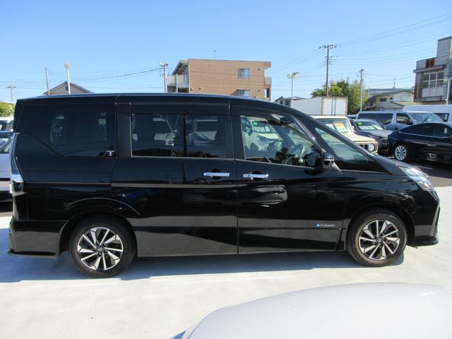 セレナ ｅ－パワー　ハイウェイスターＶ　プロパイロット　純正１０インチナビ　フルセグＴＶ　全周囲カメラ　両側パワースライドドア　ドライブレコーダー　ＥＴＣ　ＬＥＤヘッドライト　スマートルームミラー　ブラインドスポットモニター　インテリキー（13枚目）