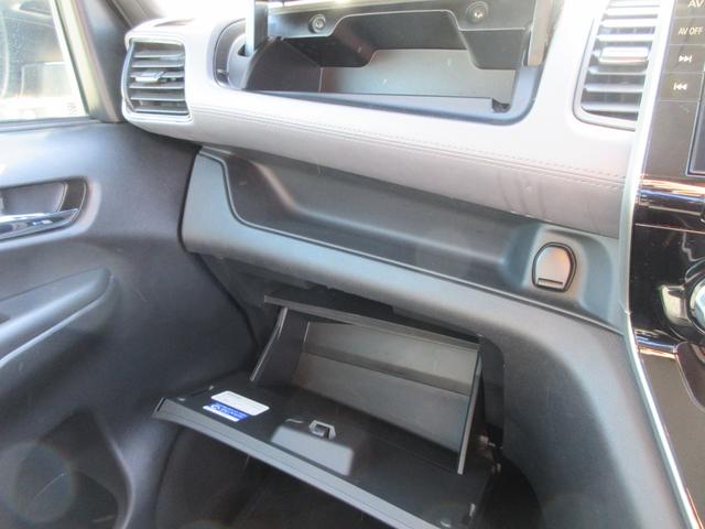 セレナ ｅ－パワー　ハイウェイスターＶ　プロパイロット　純正１０インチナビ　フルセグＴＶ　全周囲カメラ　両側パワースライドドア　ドライブレコーダー　ＥＴＣ　ＬＥＤヘッドライト　スマートルームミラー　ブラインドスポットモニター　インテリキー（27枚目）