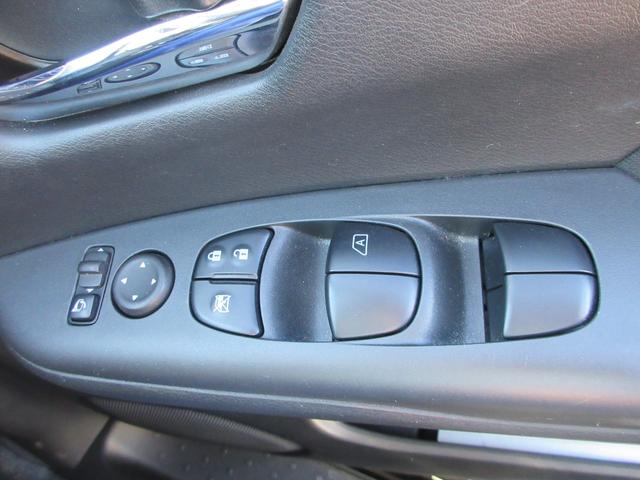 セレナ ｅ－パワー　ハイウェイスターＶ　プロパイロット　純正１０インチナビ　フルセグＴＶ　全周囲カメラ　両側パワースライドドア　ドライブレコーダー　ＥＴＣ　ＬＥＤヘッドライト　スマートルームミラー　ブラインドスポットモニター　インテリキー（28枚目）