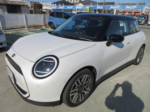ＭＩＮＩ クーパーＥ　クラシック・トリム　純正ナビ　バックカメラ　クルーズコントロール　ミラーＥＴＣ　ハーフレザーシート　シートヒーター　ステアリングヒーター　ヘッドアップディスプレイ　パークディスタンス　純正１７インチＡＷ（7枚目）