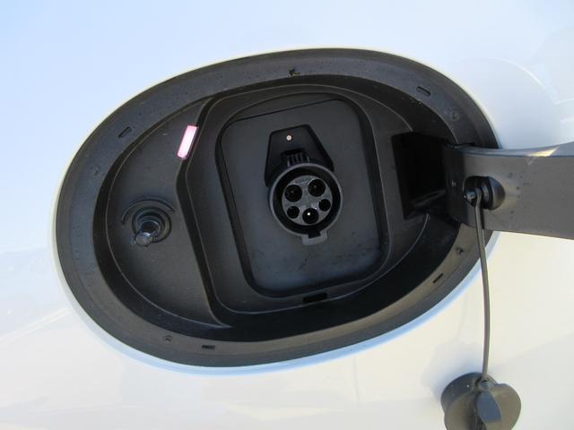 ＭＩＮＩ クーパーＥ　クラシック・トリム　純正ナビ　バックカメラ　クルーズコントロール　ミラーＥＴＣ　ハーフレザーシート　シートヒーター　ステアリングヒーター　ヘッドアップディスプレイ　パークディスタンス　純正１７インチＡＷ（19枚目）