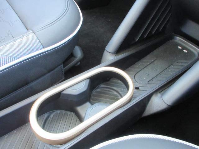 ＭＩＮＩ クーパーＥ　クラシック・トリム　純正ナビ　バックカメラ　クルーズコントロール　ミラーＥＴＣ　ハーフレザーシート　シートヒーター　ステアリングヒーター　ヘッドアップディスプレイ　パークディスタンス　純正１７インチＡＷ（42枚目）