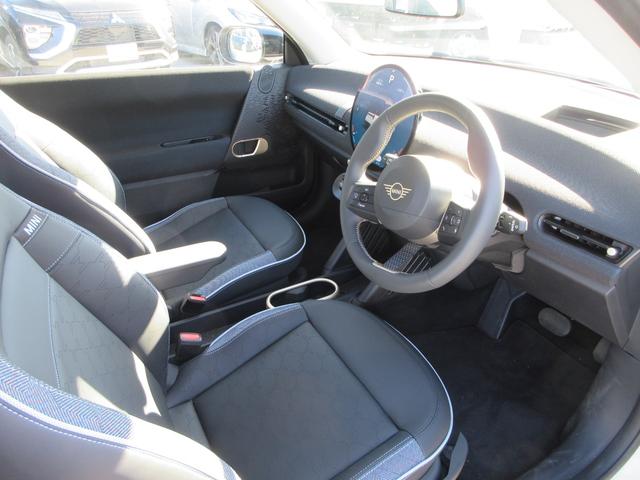 ＭＩＮＩ クーパーＥ　クラシック・トリム　純正ナビ　バックカメラ　クルーズコントロール　ミラーＥＴＣ　ハーフレザーシート　シートヒーター　ステアリングヒーター　ヘッドアップディスプレイ　パークディスタンス　純正１７インチＡＷ（43枚目）