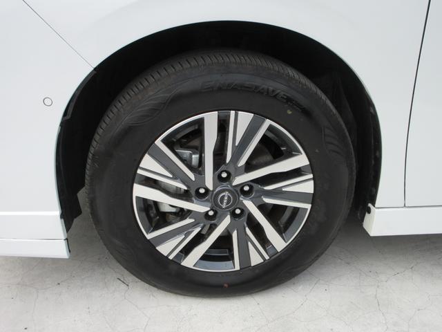 セレナ ｅ－パワー　ハイウェイスターＶ　純正エアロ　プロパイロット　純正１２．３型ナビ　フルセグＴＶ　後席フリップダウンモニター　全周囲カメラ　両側パワースライドドア　ＥＴＣ　インテリジェントルームミラー　ＬＥＤヘッドライト　インテリキー（9枚目）