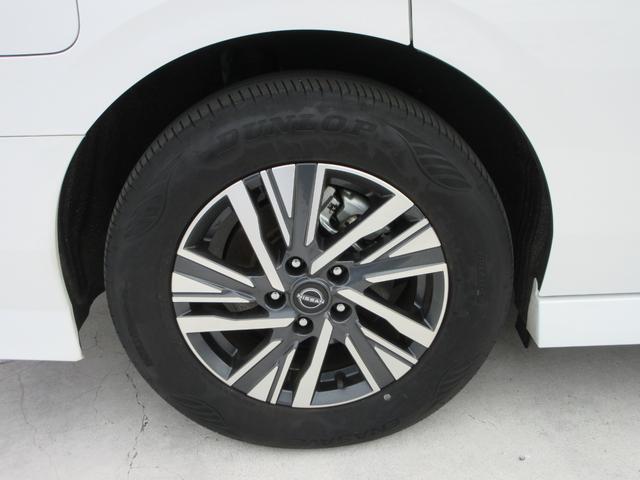 セレナ ｅ－パワー　ハイウェイスターＶ　純正エアロ　プロパイロット　純正１２．３型ナビ　フルセグＴＶ　後席フリップダウンモニター　全周囲カメラ　両側パワースライドドア　ＥＴＣ　インテリジェントルームミラー　ＬＥＤヘッドライト　インテリキー（11枚目）