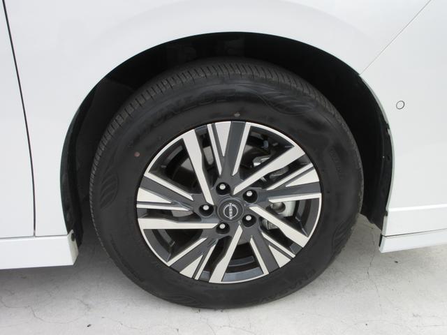 セレナ ｅ－パワー　ハイウェイスターＶ　純正エアロ　プロパイロット　純正１２．３型ナビ　フルセグＴＶ　後席フリップダウンモニター　全周囲カメラ　両側パワースライドドア　ＥＴＣ　インテリジェントルームミラー　ＬＥＤヘッドライト　インテリキー（12枚目）