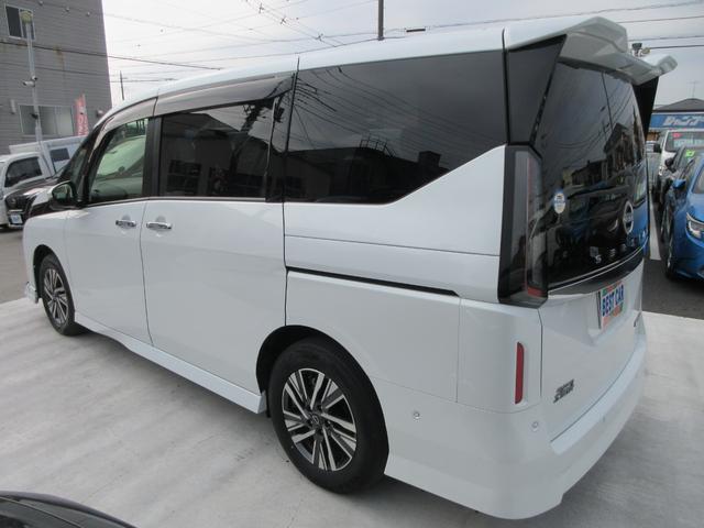 セレナ ｅ－パワー　ハイウェイスターＶ　純正エアロ　プロパイロット　純正１２．３型ナビ　フルセグＴＶ　後席フリップダウンモニター　全周囲カメラ　両側パワースライドドア　ＥＴＣ　インテリジェントルームミラー　ＬＥＤヘッドライト　インテリキー（16枚目）