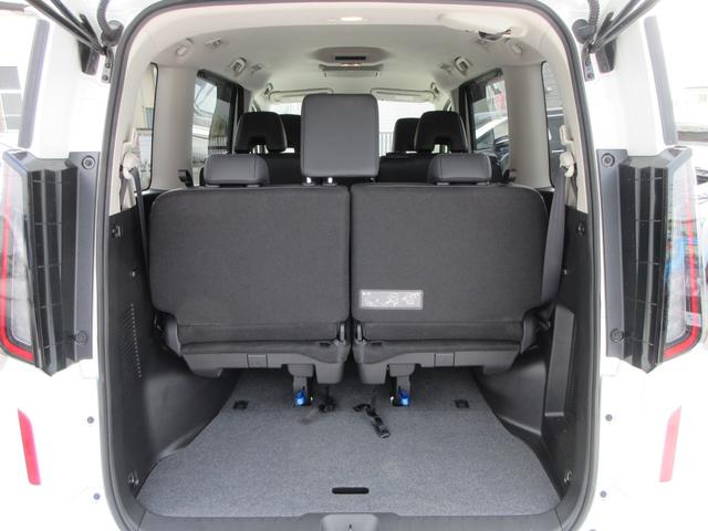 セレナ ｅ－パワー　ハイウェイスターＶ　純正エアロ　プロパイロット　純正１２．３型ナビ　フルセグＴＶ　後席フリップダウンモニター　全周囲カメラ　両側パワースライドドア　ＥＴＣ　インテリジェントルームミラー　ＬＥＤヘッドライト　インテリキー（18枚目）