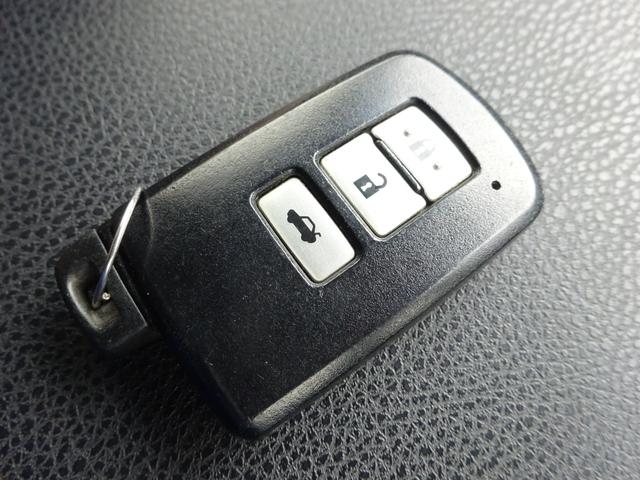 クラウンハイブリッド アスリートＧ　レザーシート　純正ナビ　フルセグＴＶ　バックカメラ　ドライブレコーダー　ＥＴＣ　Ｂｌｕｅｔｏｏｔｈ　ＤＩＳＣ　ＵＳＢ　クルーズコントロール　メモリー付きパワーシート　オートライト　オートハイビーム（49枚目）