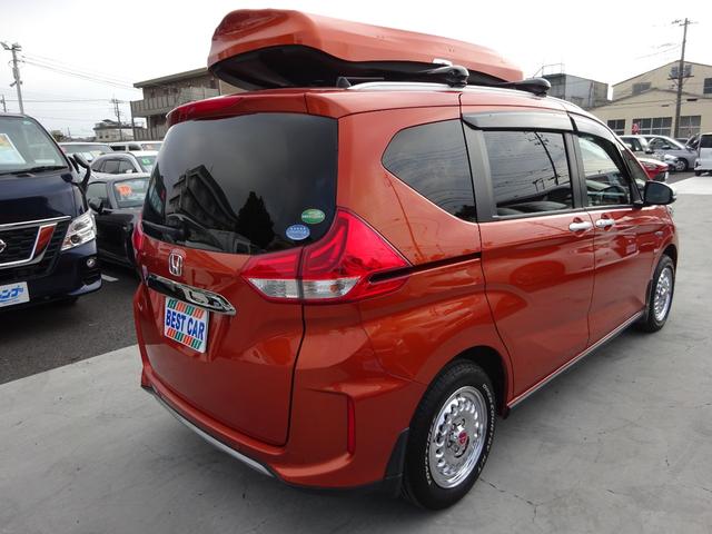 フリード＋ハイブリッド ハイブリッド・クロスターホンダセンシング　４ＷＤ　ホンダセンシング　ルーフボックス　純正９インチナビ　フルセグＴＶ　両側パワースライドドア　バックカメラ　ドライブレコーダー　ＥＴＣ　Ｂｌｕｅｔｏｏｔｈ　ＤＩＳＣ　ＵＳＢ（13枚目）