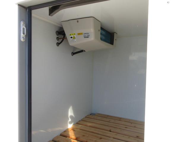 キャリイトラック 　冷凍冷蔵車　－５℃設定　サーモキング製　スライドドア　木製スノコ　５ＭＴ車　キーレスエントリー（24枚目）