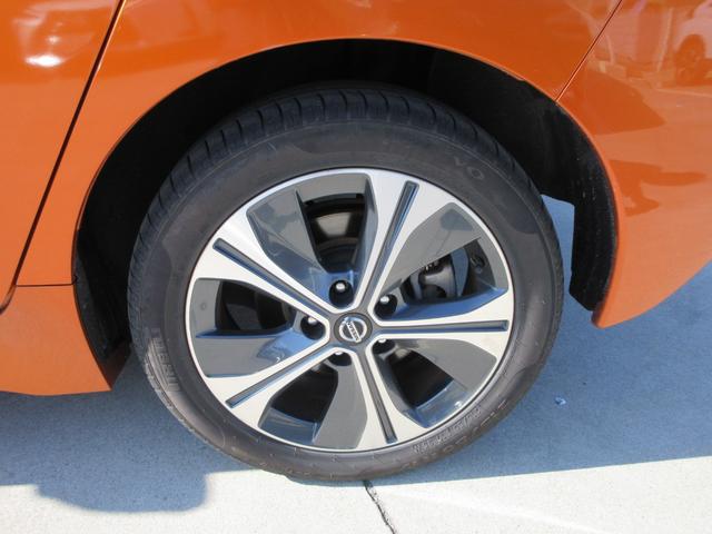 リーフ ｅ＋　Ｇ　プロパイロット　純正９インチナビ　フルセグＴＶ　全周囲カメラ　ＢＯＳＥサウンド　ドラレコ　ＥＴＣ　ハーフレザーシート　シートヒーター　ステアリングヒーター　ＬＥＤヘッドライト　急速充電　充電ケーブル（7枚目）