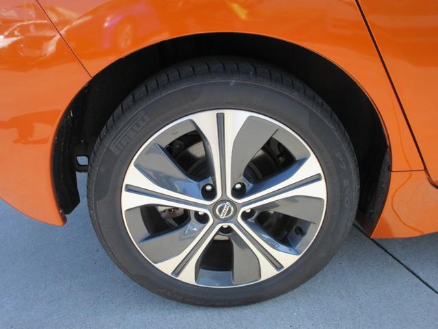 リーフ ｅ＋　Ｇ　プロパイロット　純正９インチナビ　フルセグＴＶ　全周囲カメラ　ＢＯＳＥサウンド　ドラレコ　ＥＴＣ　ハーフレザーシート　シートヒーター　ステアリングヒーター　ＬＥＤヘッドライト　急速充電　充電ケーブル（8枚目）