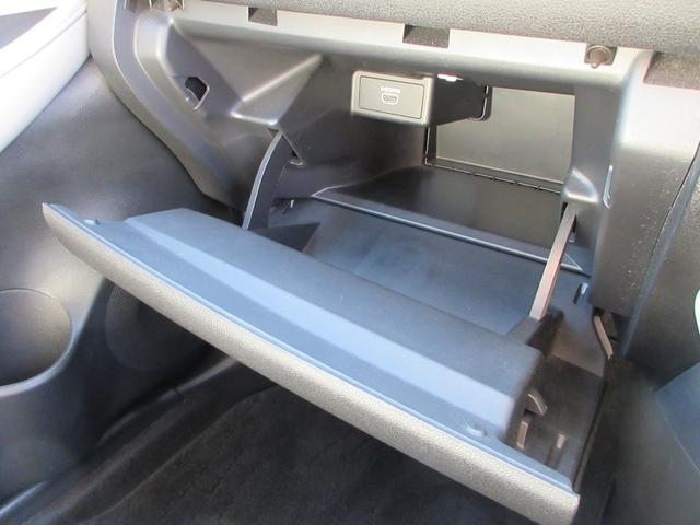 リーフ ｅ＋　Ｇ　プロパイロット　純正９インチナビ　フルセグＴＶ　全周囲カメラ　ＢＯＳＥサウンド　ドラレコ　ＥＴＣ　ハーフレザーシート　シートヒーター　ステアリングヒーター　ＬＥＤヘッドライト　急速充電　充電ケーブル（26枚目）