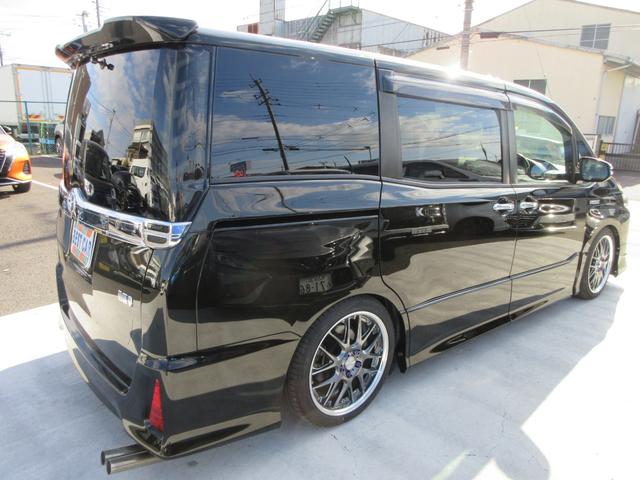 ヴォクシー ハイブリッドZS 煌 モデリスタエアロ アルパインナビ フルセグTV 後席フリップダウンモニター バックカメラ 両側パワースライドドア ドライブレコーダー ETC シートヒーター 社外マフラー 社外テールランプ(17枚目)