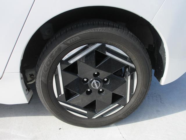 リーフ ｅ＋　Ｘ　後期モデル　純正９インチナビ　フルセグＴＶ　バックカメラ　クルーズコントロール　ドラレコ　ＥＴＣ　シートヒーター　ステアリングヒーター　ＬＥＤヘッドライト　純正１６インチＡＷ　急速充電　充電ケーブル（10枚目）