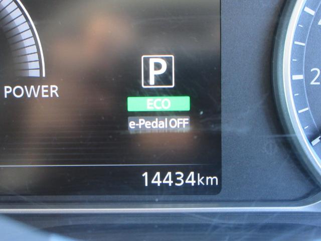 リーフ ｅ＋　Ｘ　後期モデル　純正９インチナビ　フルセグＴＶ　バックカメラ　クルーズコントロール　ドラレコ　ＥＴＣ　シートヒーター　ステアリングヒーター　ＬＥＤヘッドライト　純正１６インチＡＷ　急速充電　充電ケーブル（23枚目）