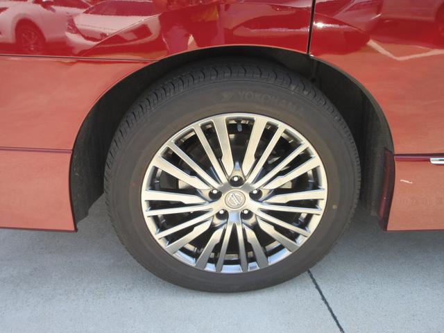 エルグランド ２５０ハイウェイスタープレミアムアーバンクロム　後期モデル　黒革シート　純正ナビ　フルセグＴＶ　後席フリップダウンモニター　全周囲カメラ　両側パワースライドドア　パワーバックドア　クルーズコントロール　ドラレコ　ＥＴＣ　シートヒーター　パワーシート（11枚目）