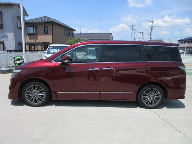 エルグランド ２５０ハイウェイスタープレミアムアーバンクロム　後期モデル　黒革シート　純正ナビ　フルセグＴＶ　後席フリップダウンモニター　全周囲カメラ　両側パワースライドドア　パワーバックドア　クルーズコントロール　ドラレコ　ＥＴＣ　シートヒーター　パワーシート（13枚目）