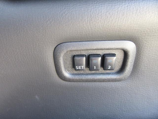 エルグランド ２５０ハイウェイスタープレミアムアーバンクロム　後期モデル　黒革シート　純正ナビ　フルセグＴＶ　後席フリップダウンモニター　全周囲カメラ　両側パワースライドドア　パワーバックドア　クルーズコントロール　ドラレコ　ＥＴＣ　シートヒーター　パワーシート（30枚目）