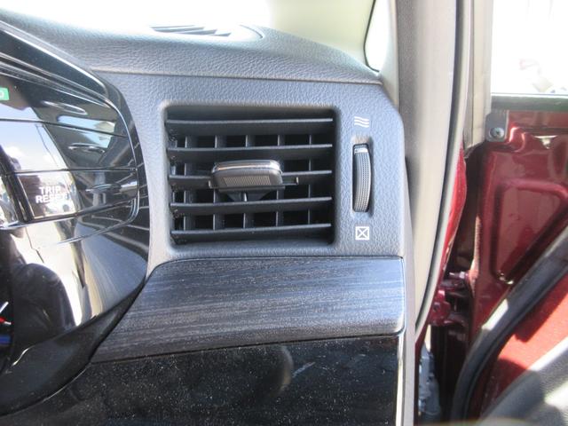 エルグランド ２５０ハイウェイスタープレミアムアーバンクロム　後期モデル　黒革シート　純正ナビ　フルセグＴＶ　後席フリップダウンモニター　全周囲カメラ　両側パワースライドドア　パワーバックドア　クルーズコントロール　ドラレコ　ＥＴＣ　シートヒーター　パワーシート（31枚目）