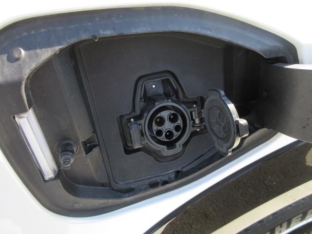 アリア Ｂ９　ｅ－４ＯＲＣＥ　リミテッド　４ＷＤ　プロパイロット　サンルーフ　レザーシート　純正１２．３インチナビ　フルセグＴＶ　全周囲カメラ　ＢＯＳＥサウンド　パワーバックドア　ドラレコ　ＥＴＣ　シートヒーター　パワーシート　充電ケーブル（20枚目）