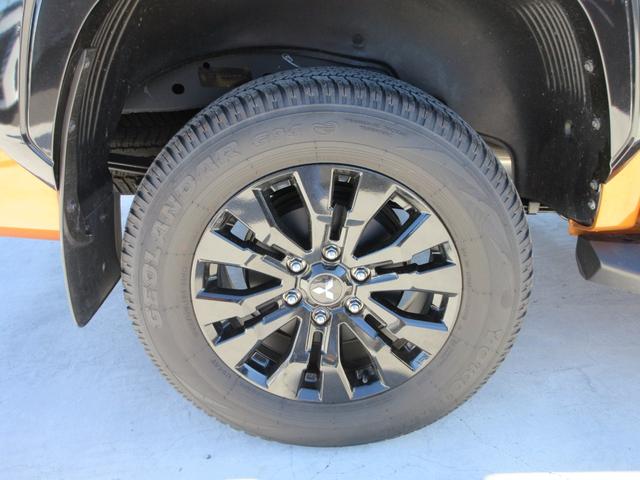 トライトン GSR 4WD レザーシート 純正9インチナビ フルセグTV 全周囲カメラ レーダークルーズコントロール ETC ブラインドスポットモニター シートヒーター ステアリングヒーター パワーシート 社外バグガード(11枚目)