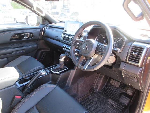 トライトン GSR 4WD レザーシート 純正9インチナビ フルセグTV 全周囲カメラ レーダークルーズコントロール ETC ブラインドスポットモニター シートヒーター ステアリングヒーター パワーシート 社外バグガード(42枚目)