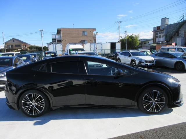 プリウス Ｚ　モデリスタエアロ　サンルーフ　レザーシート　純正１２．３インチナビフルセグＴＶ　全周囲カメラ　パワーバックドア　レーダークルーズコントロール　ＥＴＣ　シートヒーター　パワーシート　ステアリングヒーター（13枚目）