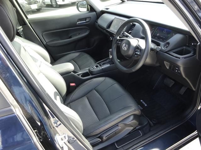 フィット ｅ：ＨＥＶリュクス　ホンダセンシング　純正９インチナビ　フルセグＴＶ　バックカメラ　ドライブレコーダー　ＥＴＣ　Ｂｌｕｅｔｏｏｔｈ　ＤＩＳＣ　ＵＳＢ　アダプティブクルーズコントロール　レーンキープアシスト（42枚目）