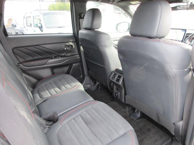 アウトランダーＰＨＥＶ ブラックエディション　４ＷＤ　アルパイン１１インチナビ　フルセグＴＶ　全周囲カメラ　パワーバックドア　レーダークルーズコントロール　前後ドラレコ　ＥＴＣ　ハーフレザーシート　シートヒーター　パワーシート　充電ケーブル（52枚目）