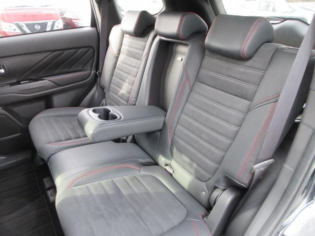 アウトランダーＰＨＥＶ ブラックエディション　４ＷＤ　アルパイン１１インチナビ　フルセグＴＶ　全周囲カメラ　パワーバックドア　レーダークルーズコントロール　前後ドラレコ　ＥＴＣ　ハーフレザーシート　シートヒーター　パワーシート　充電ケーブル（55枚目）