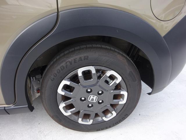 フリード ｅ：ＨＥＶクロスター　ホンダセンシング　純正１１．４インチナビ　フルセグＴＶ　両側パワースライドドア　バックカメラ　ドライブレコーダー　ＥＴＣ　Ｂｌｕｅｔｏｏｔｈ　ＵＳＢ　アダプティブクルーズコントロール（11枚目）