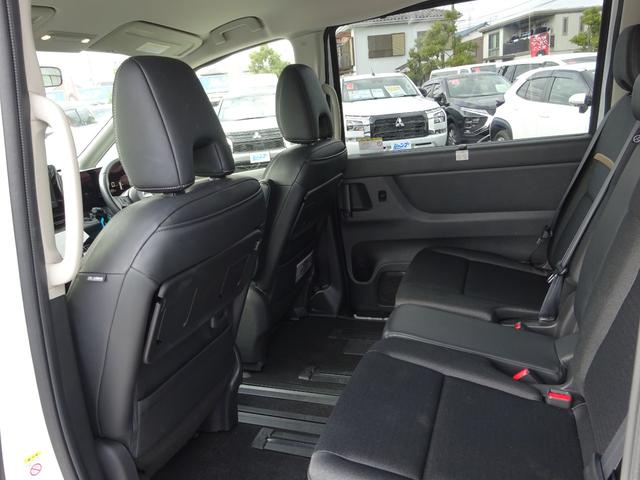 セレナ ハイウェイスターＶ　プロパイロット　ＥＣＬＩＰＳＥナビ　両側パワースライドドア　バックカメラ　ＥＴＣ　Ｂｌｕｅｔｏｏｔｈ　ＤＩＳＣ　ＵＳＢ　ブラインドスポットモニター　レーンキープアシスト　パドルシフト　オートライト（41枚目）