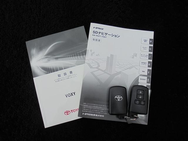 ヴォクシー ＺＳ　煌ＩＩ　スマートキー・プッシュスタート　バックガイドモニター　セキュリティアラーム　両側パワスラドア　ＥＴＣ車載器　地デジテレビ　記録簿付き　ＶＳＣ　ＬＥＤライト　助手席エアバック　キーレスエントリー　ＡＣ（21枚目）