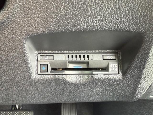 プリウス Ａ　ＡＣ１００Ｖ　衝突軽減ブレーキシステム　Ｂモニタ　記録簿有　ＬＥＤヘッド　クルーズコントロール　セキュリティー　スマートキー　パワーステアリング　Ｐシート　ドライブレコーダー　ＥＴＣ　アルミホイル（18枚目）