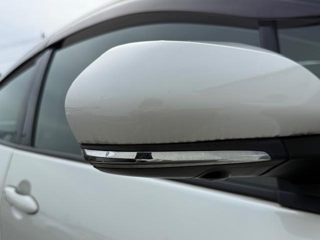 プリウス Ａ　ＡＣ１００Ｖ　衝突軽減ブレーキシステム　Ｂモニタ　記録簿有　ＬＥＤヘッド　クルーズコントロール　セキュリティー　スマートキー　パワーステアリング　Ｐシート　ドライブレコーダー　ＥＴＣ　アルミホイル（25枚目）