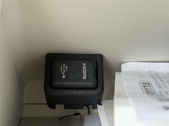 シエンタ G ナビ・TV スマートキープッシュスタート アイドリングS 1オ-ナ- リアカメラ 地デジフルセグ 定期点検記録簿 フルオートエアコン パワーウィンド ETC 運転席エアバック パワステ DVD再生可(14枚目)