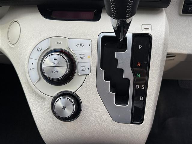 シエンタ G ナビ・TV スマートキープッシュスタート アイドリングS 1オ-ナ- リアカメラ 地デジフルセグ 定期点検記録簿 フルオートエアコン パワーウィンド ETC 運転席エアバック パワステ DVD再生可(16枚目)