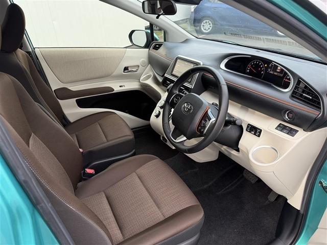 シエンタ G ナビ・TV スマートキープッシュスタート アイドリングS 1オ-ナ- リアカメラ 地デジフルセグ 定期点検記録簿 フルオートエアコン パワーウィンド ETC 運転席エアバック パワステ DVD再生可(17枚目)