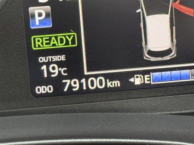 ヴィッツ ハイブリッドＦ　バックモニター　ＥＴＣ車載器　スマートキー　キーレス　記録簿　パワーステアリング　エアコン　パワーウィンドウ　ＡＢＳ　デュアルエアバッグ　メモリーナビ　エアバッグ　ナビＴＶ　ワンセグ　踏み間違い防止（13枚目）